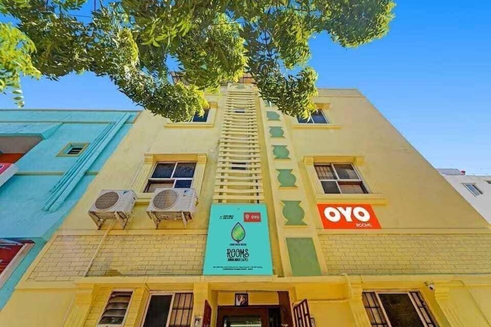 Oyo 81287 Empire Inn Madrás Exterior foto